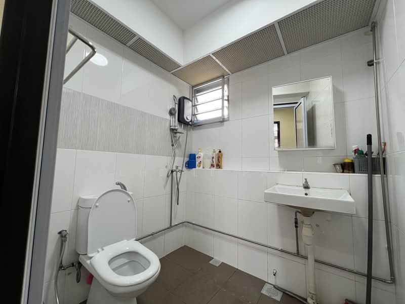 25A Saint George's Lane HDB Flat For Sale at S$ 730,000 | PropertyGuru Singapore - Bathroom