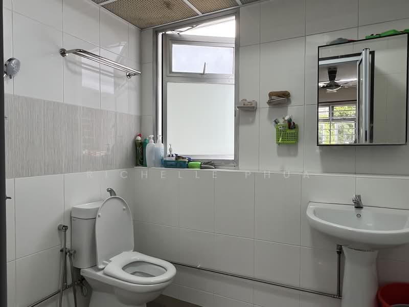 25A Saint George's Lane HDB Flat For Sale at S$ 730,000 | PropertyGuru Singapore - Master Bathroom