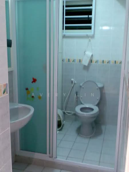 107D Edgefield Plains, 107D Edgefield Plains, 4 Bedrooms, 1,184 sqft, HDB Flat For Rent, by Avery Lin, 500077254 - Bathroom 2 - PropertyGuru.com.sg