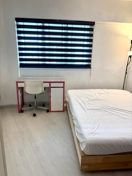 327 Hougang Avenue 5 HDB Flat For Sale at S$ 660,000 | PropertyGuru Singapore - Bedroom