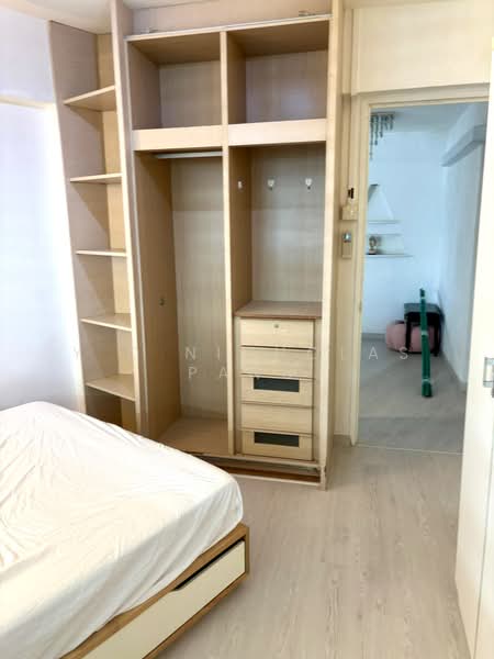 327 Hougang Avenue 5 HDB Flat For Sale at S$ 660,000 | PropertyGuru Singapore - Bedroom