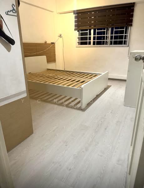 327 Hougang Avenue 5 HDB Flat For Sale at S$ 660,000 | PropertyGuru Singapore - Bedroom