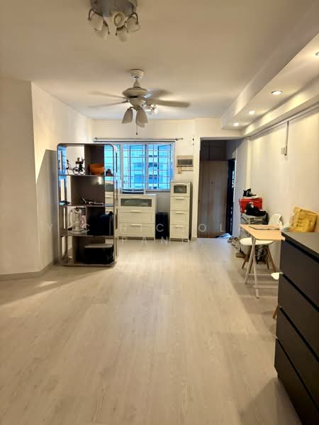 327 Hougang Avenue 5 HDB Flat For Sale at S$ 660,000 | PropertyGuru Singapore - Living Room