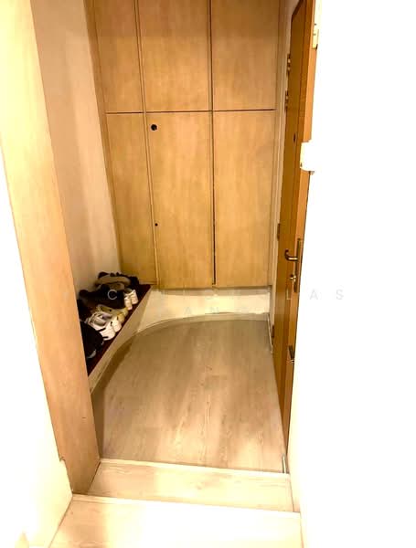 327 Hougang Avenue 5 HDB Flat For Sale at S$ 660,000 | PropertyGuru Singapore - Entrance