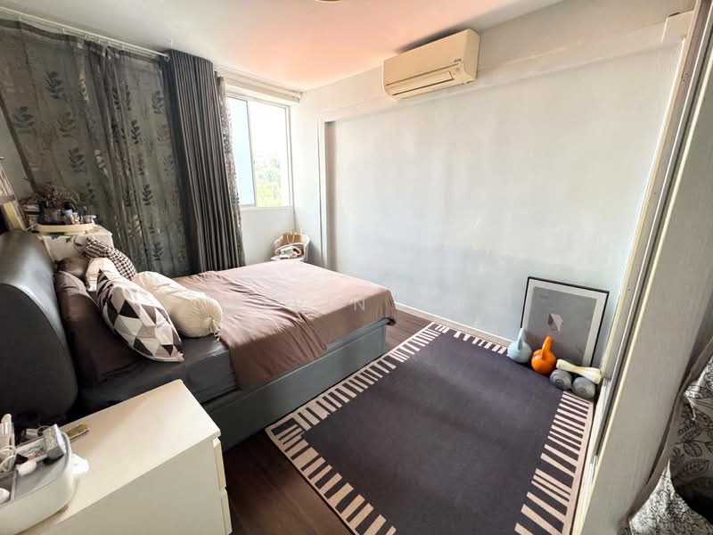 528 Bukit Batok Street 51 HDB Flat For Sale at S$ 430,000 | PropertyGuru Singapore - Bedroom