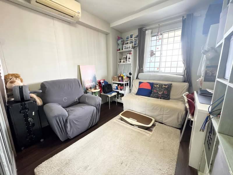 528 Bukit Batok Street 51 HDB Flat For Sale at S$ 430,000 | PropertyGuru Singapore - Living Room