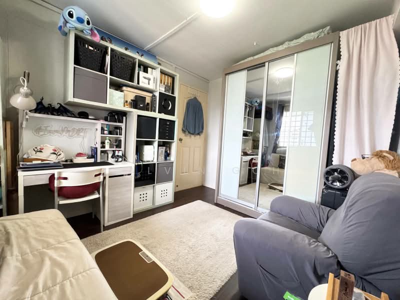 528 Bukit Batok Street 51 HDB Flat For Sale at S$ 430,000 | PropertyGuru Singapore - Bedroom