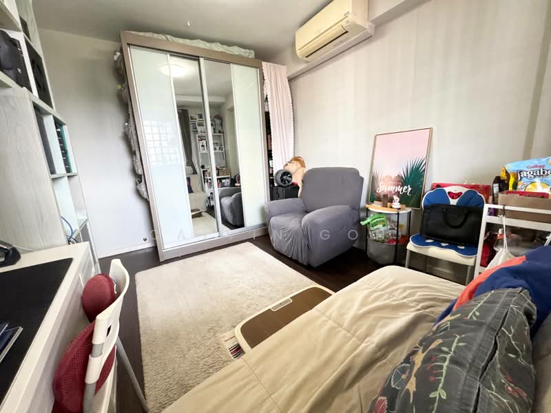 528 Bukit Batok Street 51 HDB Flat For Sale at S$ 430,000 | PropertyGuru Singapore - Bedroom