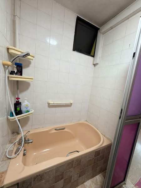 892B Woodlands Drive 50, 892B Woodlands Drive 50, 4 Bedrooms, 1,302 sqft, HDB Flat For Sale, by Alvin Chua, 500077268 - master Bathroom - PropertyGuru.com.sg