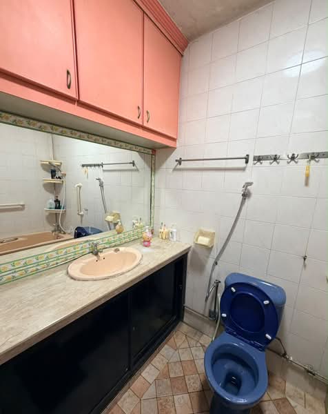 892B Woodlands Drive 50, 892B Woodlands Drive 50, 4 Bedrooms, 1,302 sqft, HDB Flat For Sale, by Alvin Chua, 500077268 - master Bathroom - PropertyGuru.com.sg