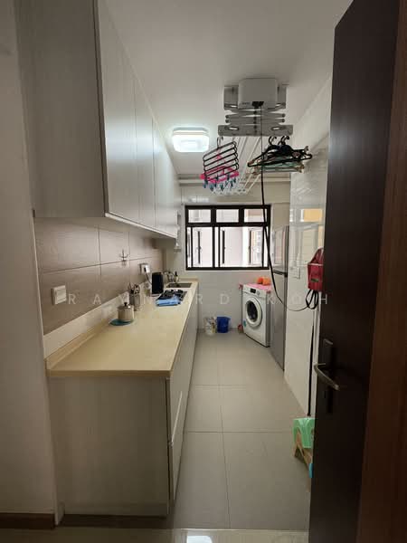 456B Sengkang West Road HDB Flat For Sale at S$ 400,000 | PropertyGuru Singapore - Kitchen