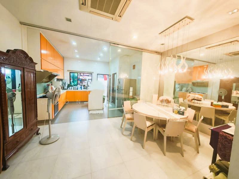 SIGLAP BALINESE STYLE TERRACE Terraced House For Sale at S$ 4,880,000 | PropertyGuru Singapore - Kitchen