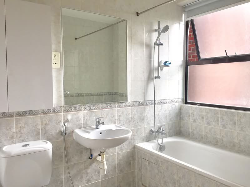 Cavenagh Court Apartment For Sale at S$ 3,880,000 | PropertyGuru Singapore - Bathroom