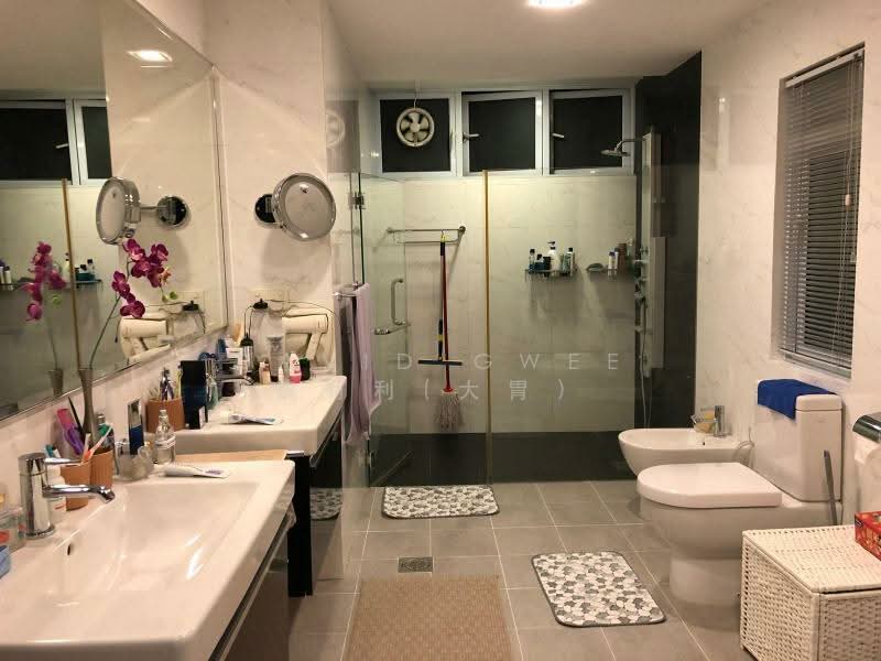 Gcba Orchard Chatsworth 39m Frontage Modern Move in Detached Call Davidgwee 81394988 Now! Detached House For Sale at S$ 28,000,000 | PropertyGuru Singapore - Bathroom