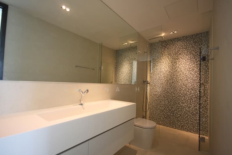 The Rochester Residences Apartment For Sale at S$ 1,600,000 | PropertyGuru Singapore - Master Bathroom