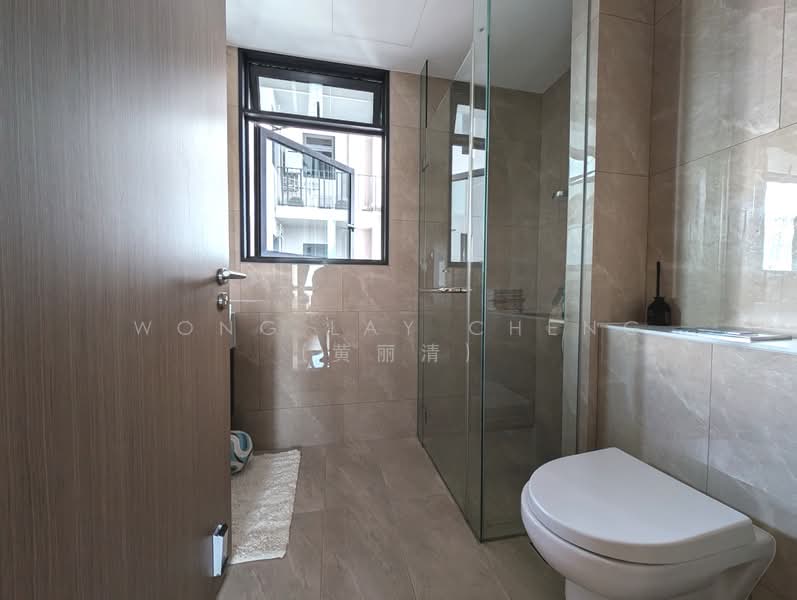 Whistler Grand Condominium For Sale at S$ 2,550,000 | PropertyGuru Singapore - Bathroom