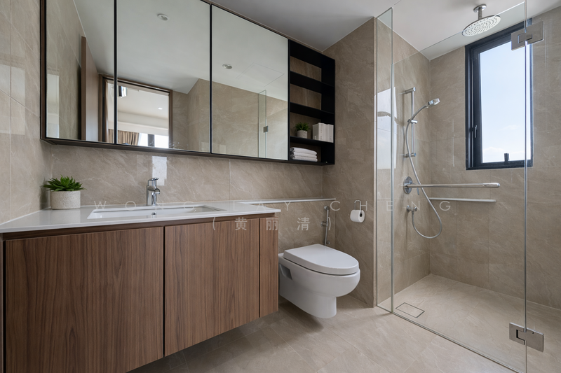 Whistler Grand Condominium For Sale at S$ 2,550,000 | PropertyGuru Singapore - Bathroom