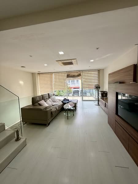 Loyang Villas Terraced House For Sale at S$ 2,700,000 | PropertyGuru Singapore - Living Room