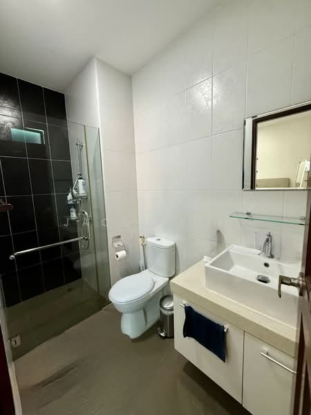 Loyang Villas Terraced House For Sale at S$ 2,700,000 | PropertyGuru Singapore - Bathroom