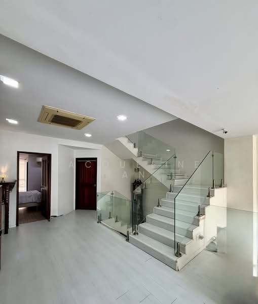 Loyang Villas Terraced House For Sale at S$ 2,700,000 | PropertyGuru Singapore - Interior