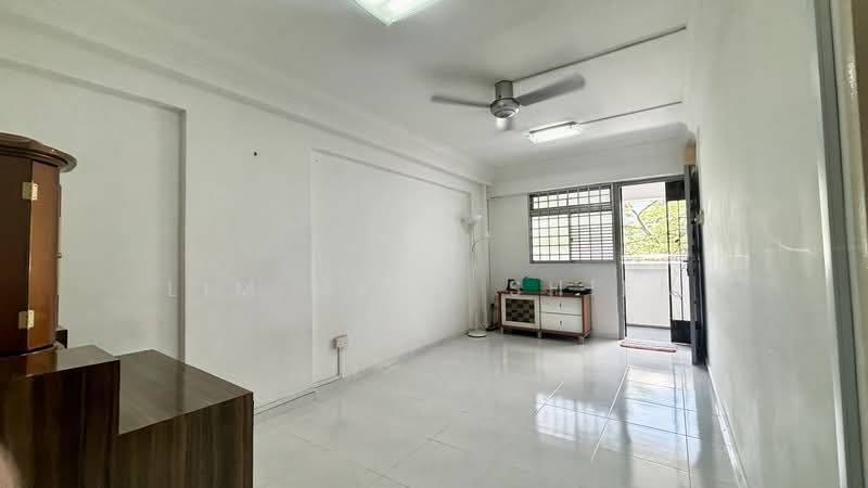 170 Ang Mo Kio Avenue 4 HDB Flat For Sale at S$ 380,000 | PropertyGuru Singapore - Living Room