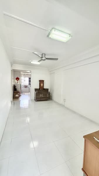 170 Ang Mo Kio Avenue 4 HDB Flat For Sale at S$ 380,000 | PropertyGuru Singapore - Living Room