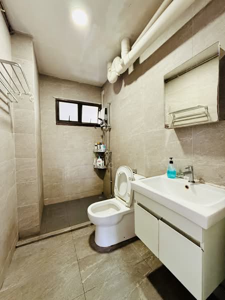 360C Admiralty Drive HDB Flat For Sale at S$ 713,688 | PropertyGuru Singapore - Bathroom
