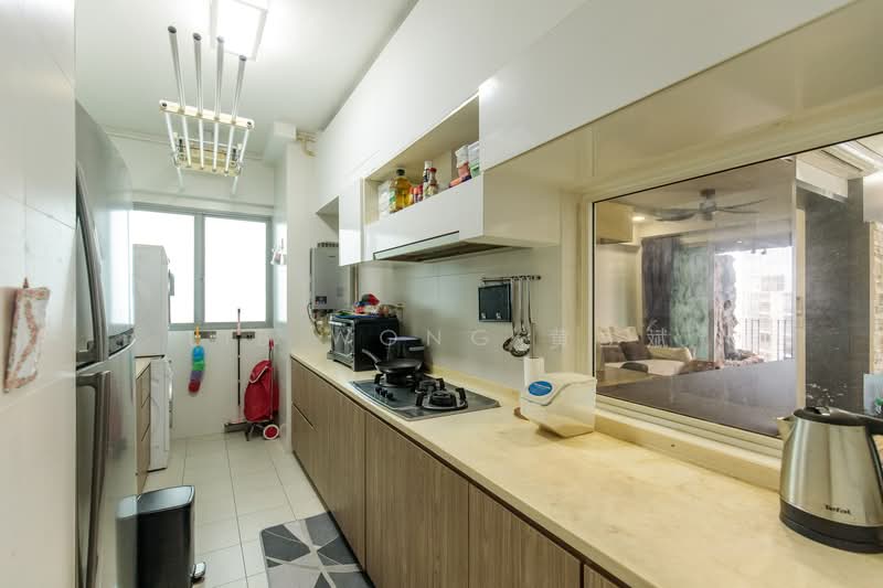 475D Upper Serangoon Crescent HDB Flat For Sale at S$ 838,000 | PropertyGuru Singapore - Kitchen