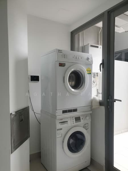 Centro Residences Condominium For Sale at S$ 2,142,720 | PropertyGuru Singapore - Interior