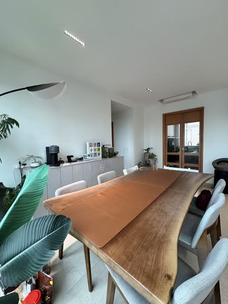 Goldenhill Park Condo Condominium For Sale at S$ 3,298,000 | PropertyGuru Singapore - Dinning 