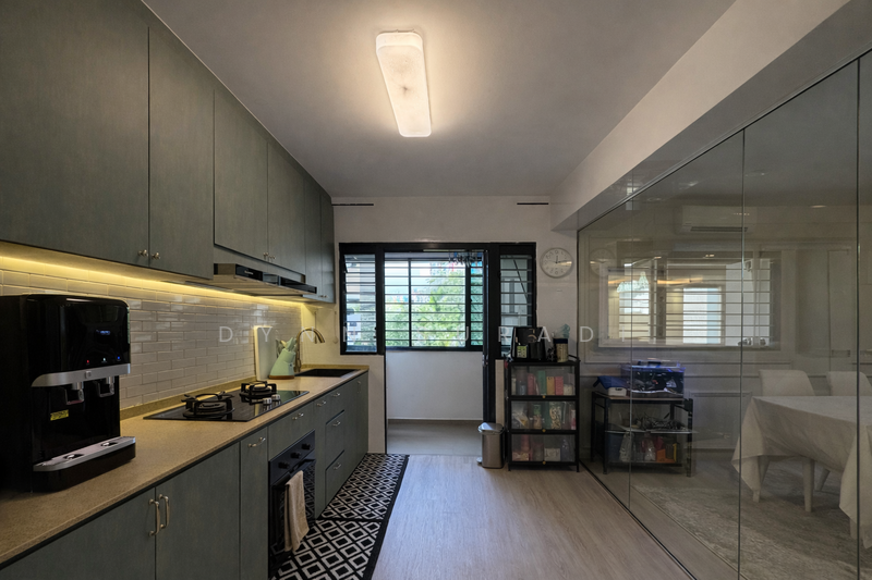 464A Bukit Batok West Avenue 8 HDB Flat For Sale at S$ 790,000 | PropertyGuru Singapore - Kitchen