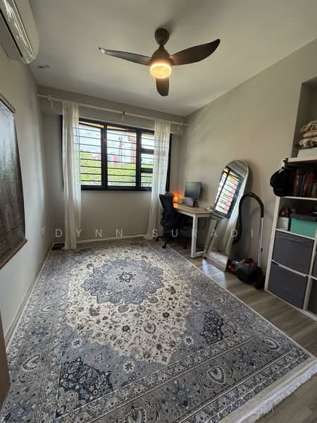 464A Bukit Batok West Avenue 8 HDB Flat For Sale at S$ 790,000 | PropertyGuru Singapore - Study