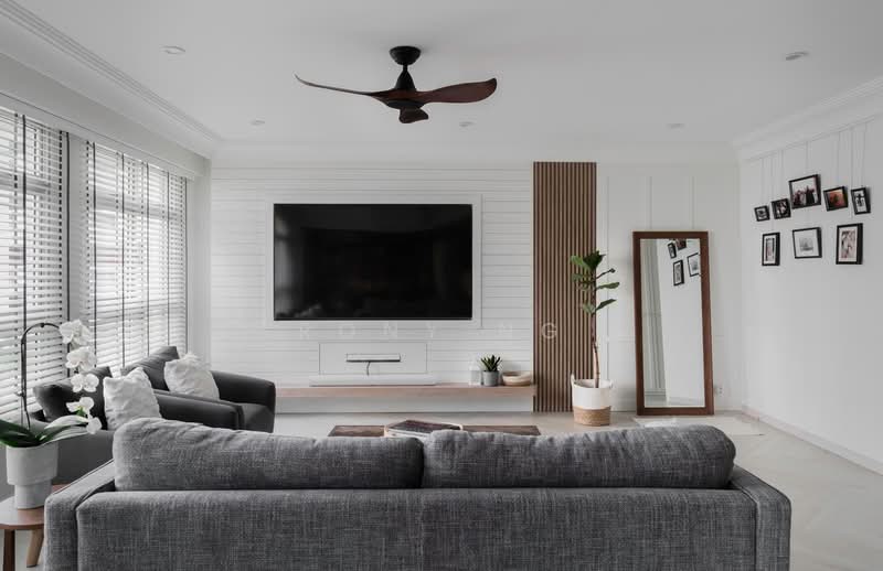 876C Tampines Avenue 8 HDB Flat For Sale at S$ 938,000 | PropertyGuru Singapore - Living Room