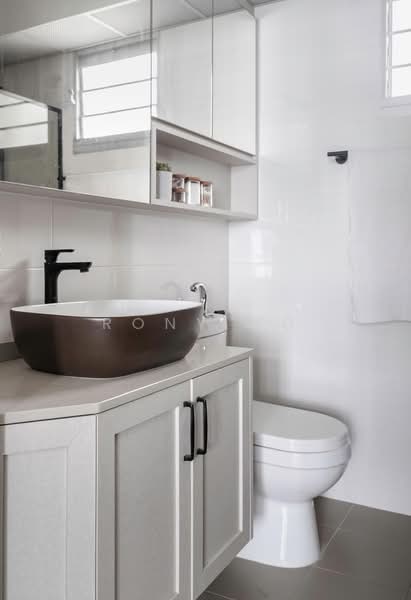 876C Tampines Avenue 8 HDB Flat For Sale at S$ 938,000 | PropertyGuru Singapore - Bathroom