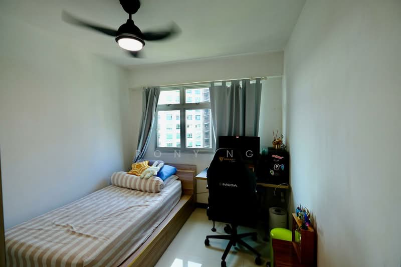 187A Fengshan GreenVille, 187A Bedok North Street 4, 3 Bedrooms, 1,001 sqft, HDB Flat For Sale, by Rony Ng, 500077386 - Bedroom - PropertyGuru.com.sg