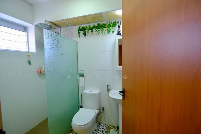187A Fengshan GreenVille, 187A Bedok North Street 4, 3 Bedrooms, 1,001 sqft, HDB Flat For Sale, by Rony Ng, 500077386 - Bathroom - PropertyGuru.com.sg