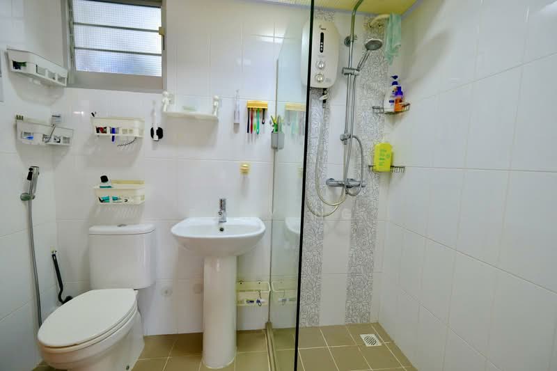 187A Fengshan GreenVille, 187A Bedok North Street 4, 3 Bedrooms, 1,001 sqft, HDB Flat For Sale, by Rony Ng, 500077386 - Bathroom - PropertyGuru.com.sg
