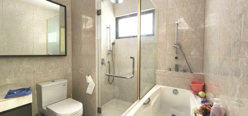 Newly Renovated 3.5 Stories Terrace Terraced House For Sale at S$ 6,500,000 | PropertyGuru Singapore - Bathroom