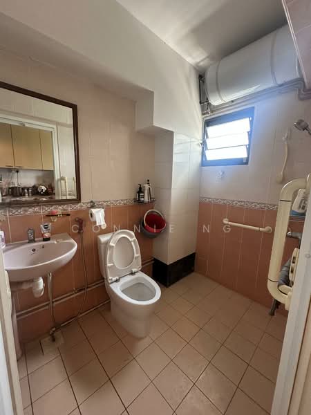 260D Sengkang East Way HDB Flat For Sale at S$ 808,888 | PropertyGuru Singapore - Bathroom