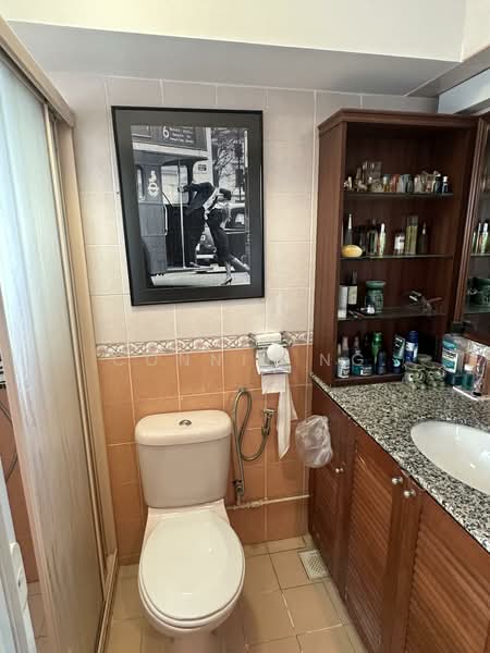 260D Sengkang East Way HDB Flat For Sale at S$ 808,888 | PropertyGuru Singapore - Bathroom