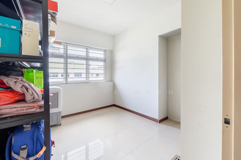 691C Woodlands Drive 73 HDB Flat For Sale at S$ 700,000 | PropertyGuru Singapore - Common Bedroom