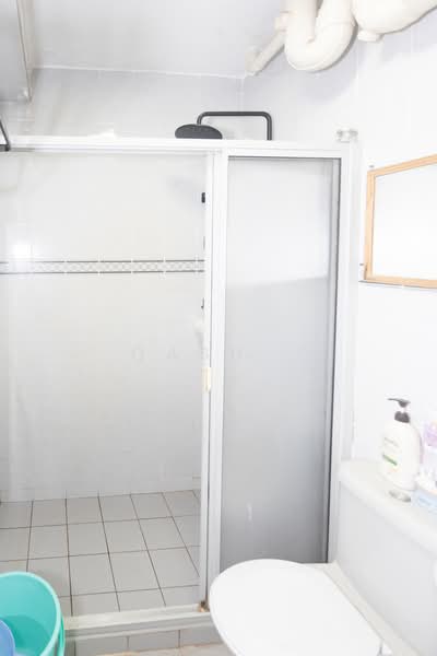 677 Choa Chu Kang Crescent, 677 Choa Chu Kang Crescent, 3 Bedrooms, 1,324 sqft, HDB Flat For Rent, by Qash ., 500077403 - Bathroom - PropertyGuru.com.sg