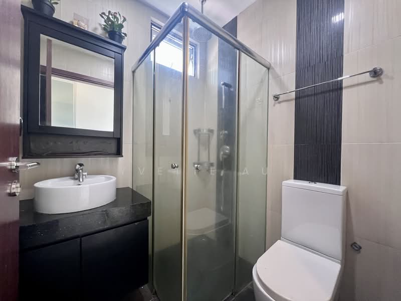 Cardiff Residence, 103 Cardiff Grove, 2 Bedrooms, 614 sqft, Condominium For Rent, by Yvette Au, 500077406 - Bathroom - PropertyGuru.com.sg