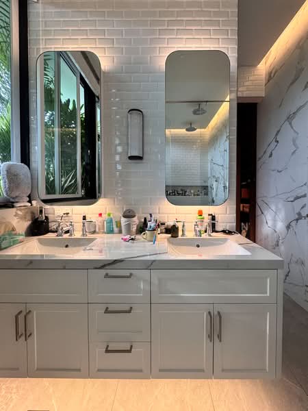 Move-In Ready Detached Home On Squarish Plot, , 6 Bedrooms, 7,260 sqft, Detached House For Sale, by Rachel Chan, 500077416 - Bathroom - PropertyGuru.com.sg