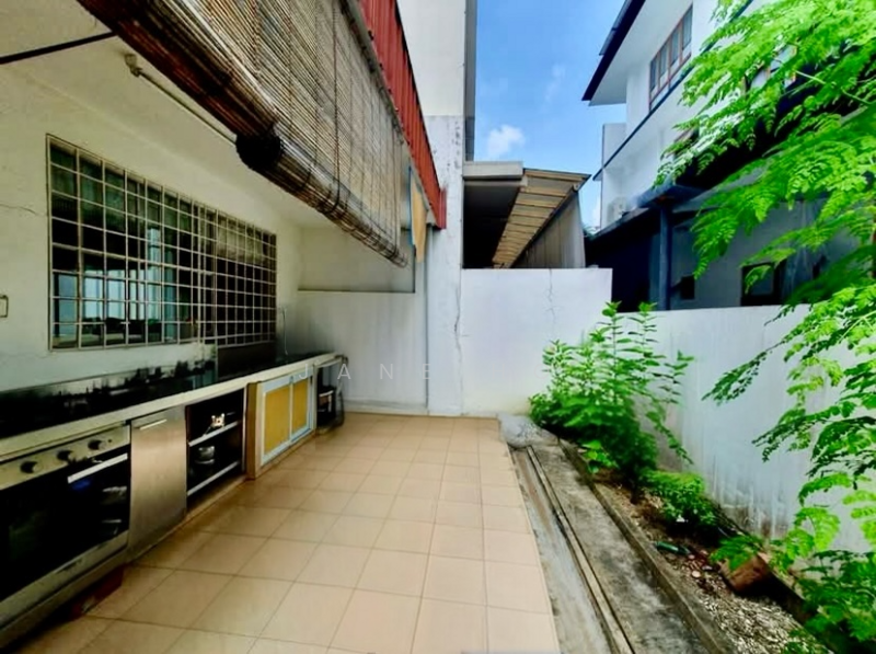 Picardy Gardens Semi-Detached House For Sale at S$ 5,800,000 | PropertyGuru Singapore - Kitchen