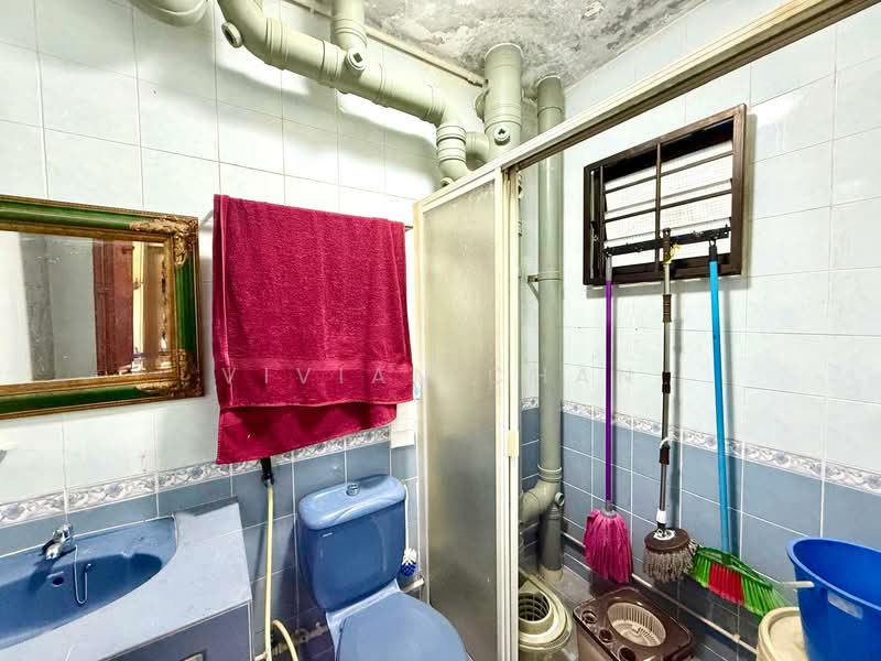 302A Anchorvale Link HDB Flat For Sale at S$ 599,999 | PropertyGuru Singapore - Bathroom