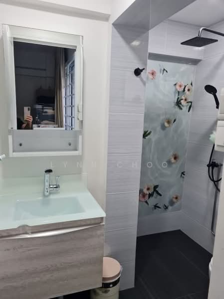 403 Pandan Gardens HDB Flat For Sale at S$ 588,888 | PropertyGuru Singapore - Bathroom
