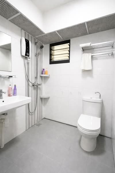 464B Clementi Avenue 1 HDB Flat For Sale at S$ 760,000 | PropertyGuru Singapore - Bathroom