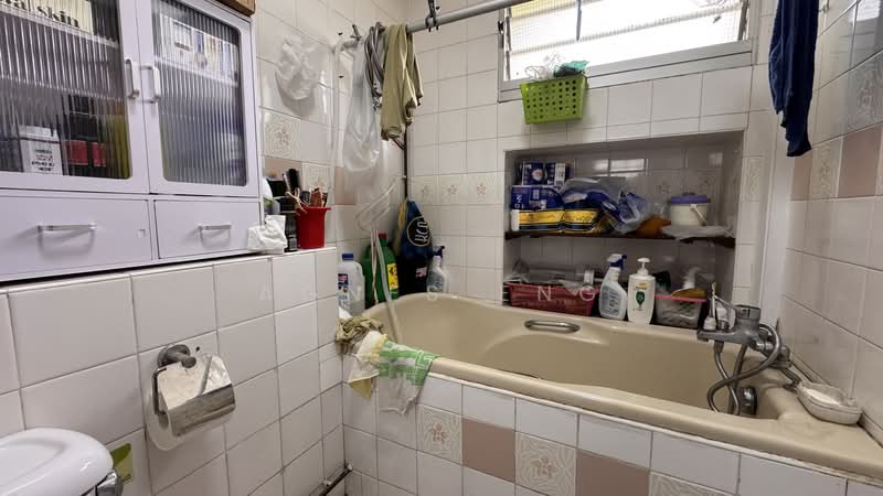 659 Jalan Tenaga HDB Flat For Sale at S$ 880,000 | PropertyGuru Singapore - Master Bathroom