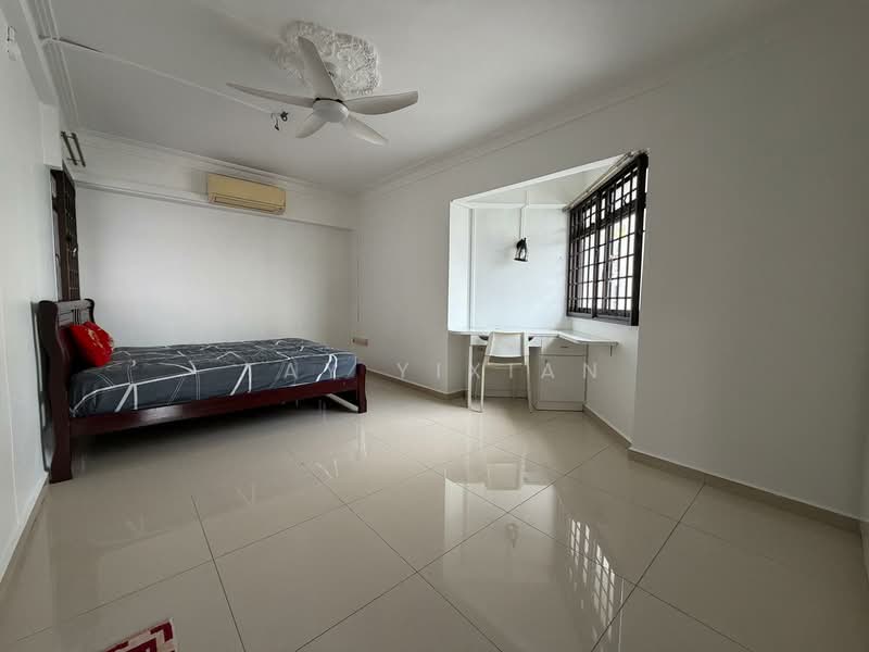 353 Ang Mo Kio Street 32 HDB Flat For Sale at S$ 1,000,000 | PropertyGuru Singapore - Bedroom